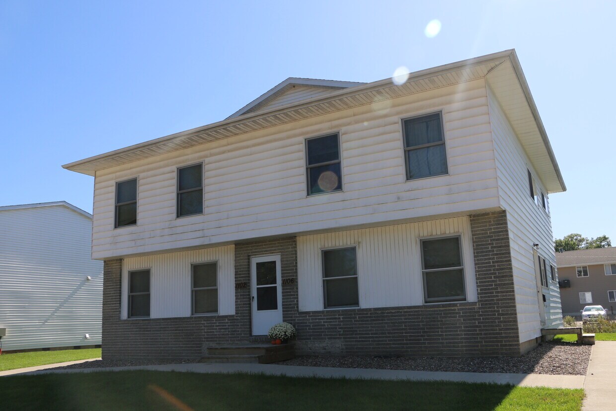 1102 W 20th St, Cedar Falls, IA 50613 1102 W 20th St Cedar Falls, IA