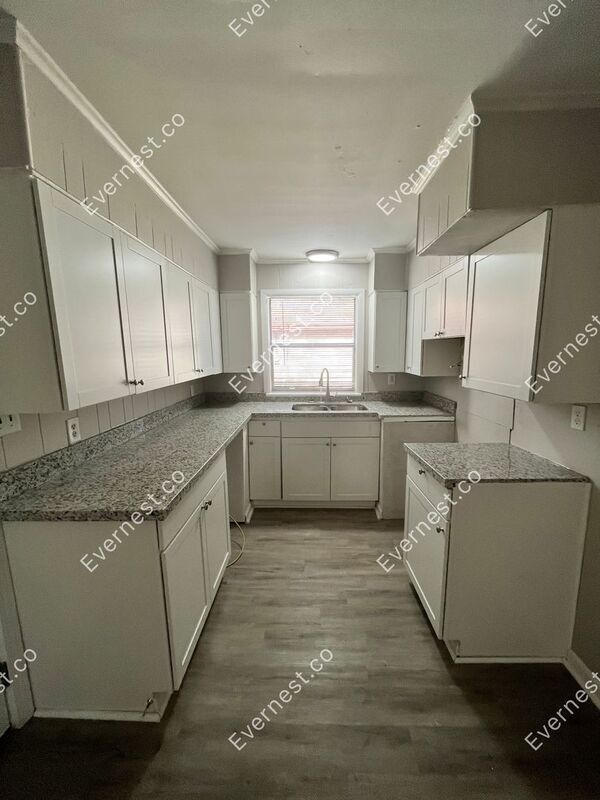 Building Photo - 2930 Marydale Dr
