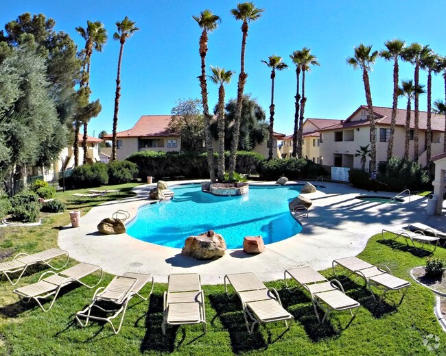 Main Pool - Talésai Apartments