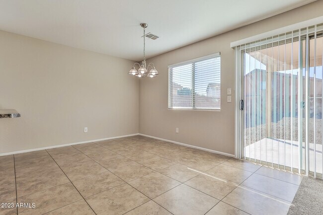Foto del edificio - 1405 E Pryor Rd