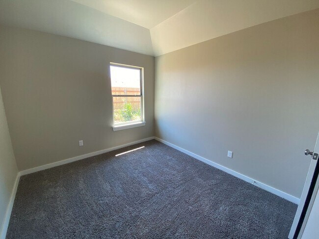 Building Photo - 5204 Oakwood Villa Ct