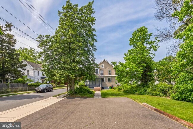 Foto del edificio - 128 W Broad St