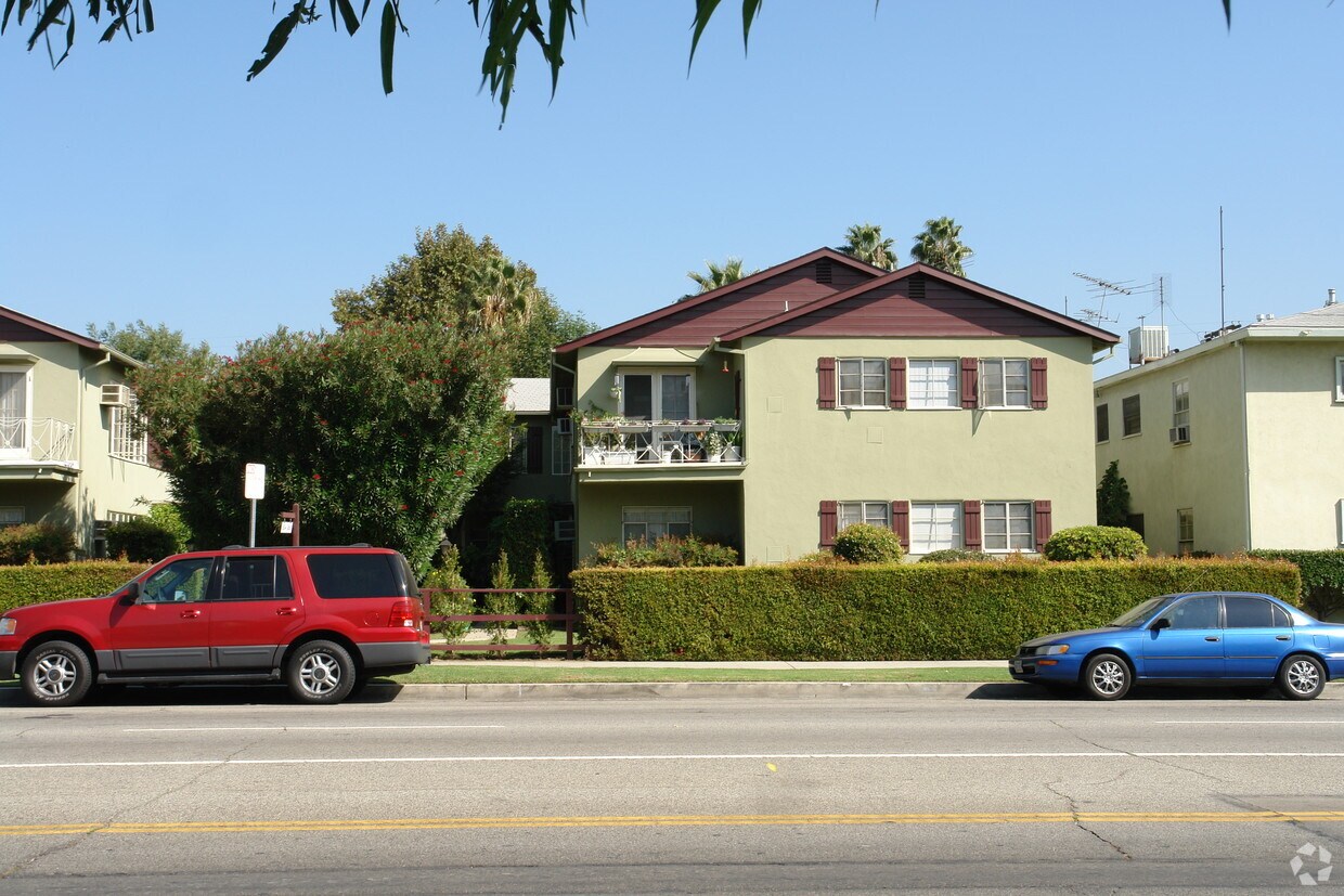 Foto del edificio - 5854 Woodman Ave