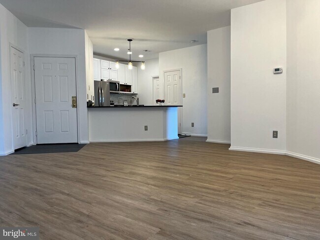 Building Photo - 600 Squire Ln