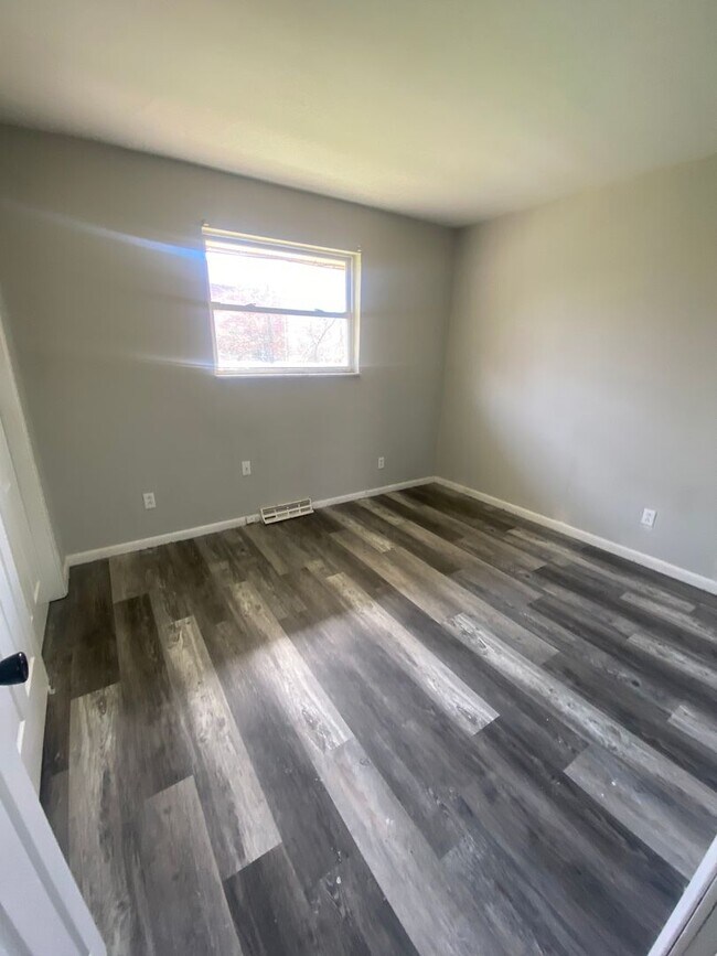 Foto del edificio - 1600-1604 Dewitt Avenue