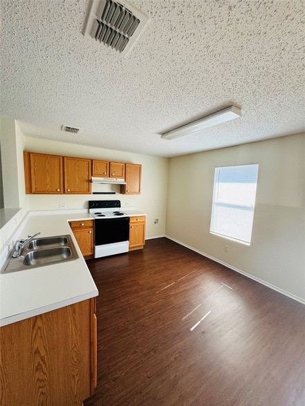 Building Photo - 255 Meadowcrest Dr