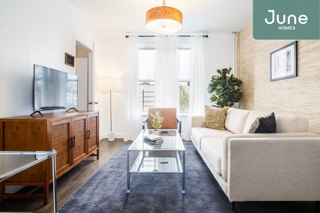 Building Photo - ROOM ONLY in 4-bed/1.0-bath Home