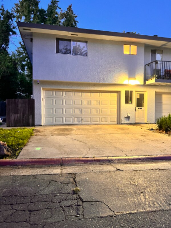 Foto del edificio - 4762 Greenholme Dr