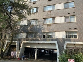 Building Photo - 6128 N Kenmore Ave