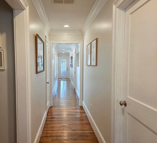 Building Photo - Beautiful 4 bed 3 bath home located in Smyrna