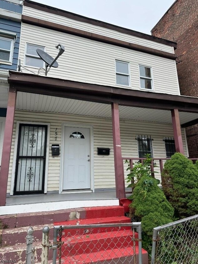 Primary Photo - 157 Pierson St