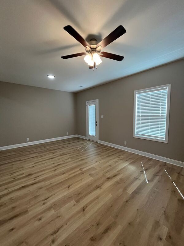 Foto del edificio - 3385 Polly Dr