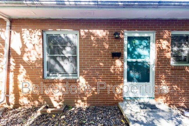 Building Photo - 207-1 Leftwich St