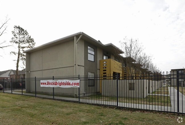 Building Photo - The Blox