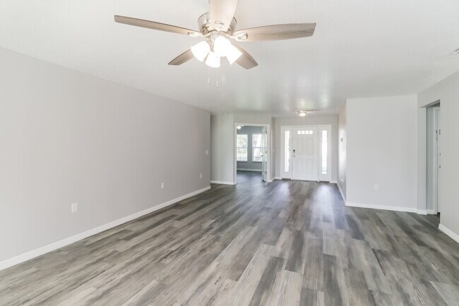 Building Photo - 5468 Chestnut Ridge Rd