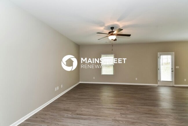 Building Photo - 4 Bedroom Pet-Friendly Home in Fairburn, GA with Main Street Renewal