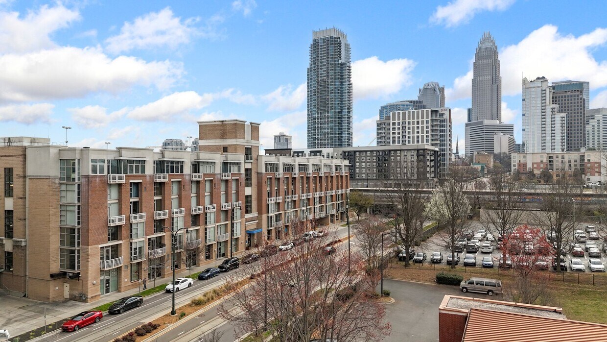 Foto principal - 710 W Trade St
