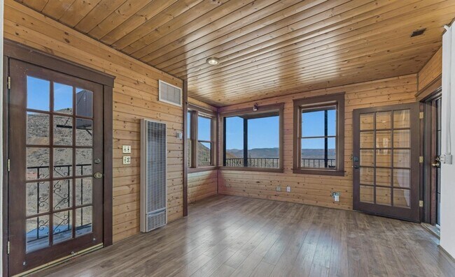 Foto del edificio - 3 Bedroom 1 Bath Apartment In Jerome conta...