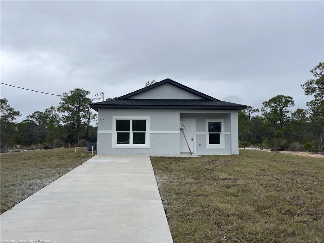 Foto principal - BRAND NEW-MOVE IN READY TWO BEDROOM/2 BATH SINGLE FAMILY HOME