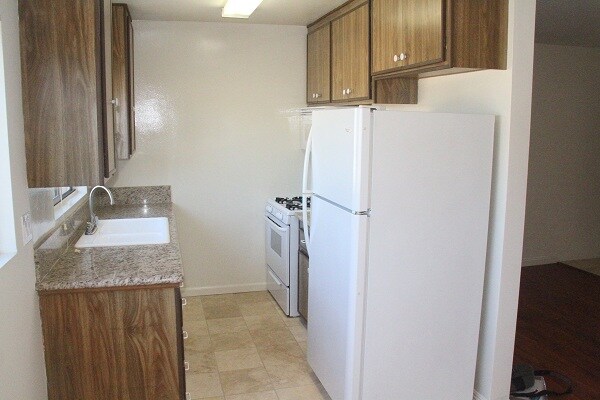 Building Photo - 1906 Vanderbilt Ln