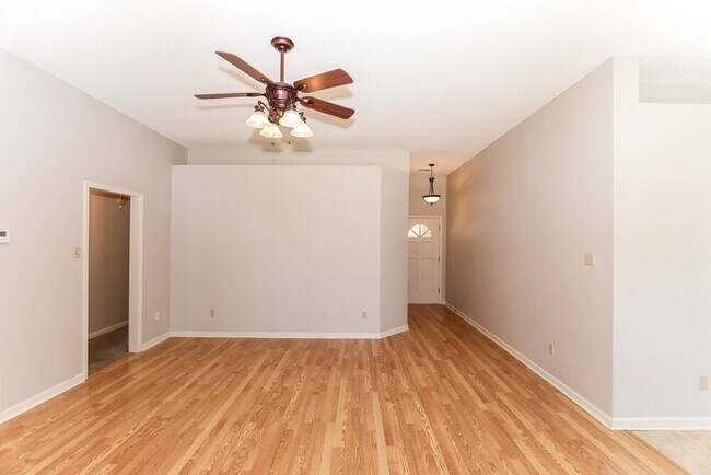 Foto del edificio - 6664 Laurel Valley Dr