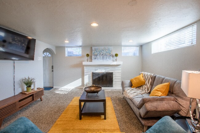 Building Photo - 35 E 1500 S