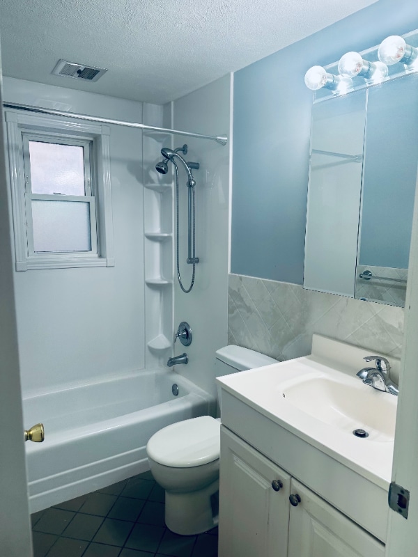 Foto del edificio - 8 Mayberry Dr