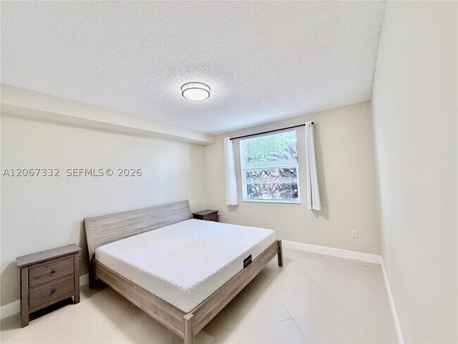 Foto del edificio - 17100 N Bay Rd