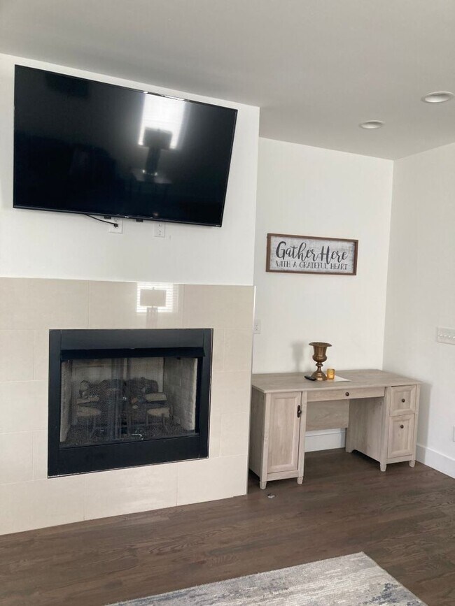 Foto del edificio - Large Like new townhome in Nashville