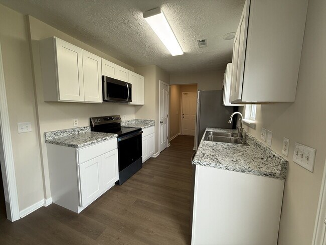 Foto del edificio - Fully renovated 3 Bed Home in La Vergne with 2-Car Garage