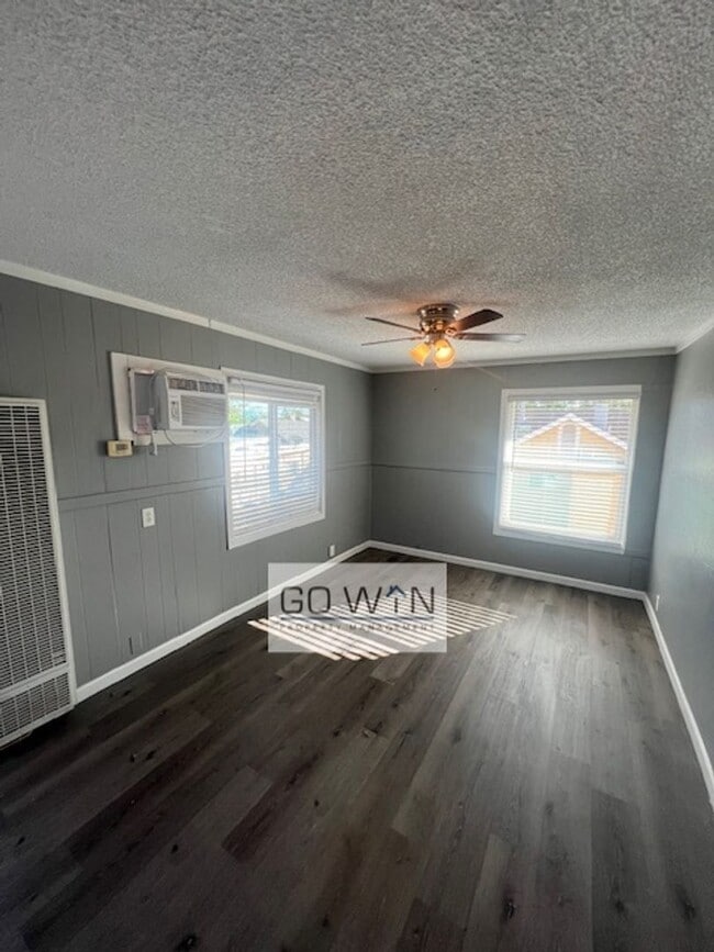 Building Photo - 1836 E Harvard St