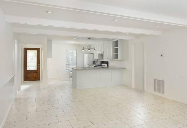 Foto del edificio - 5510 Viking Dr