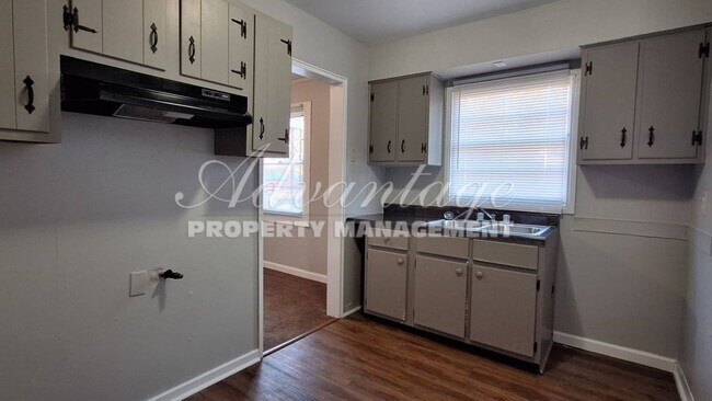 Foto del edificio - Newly Renovated 3 Bedroom / 1 Bathroom  Ho...