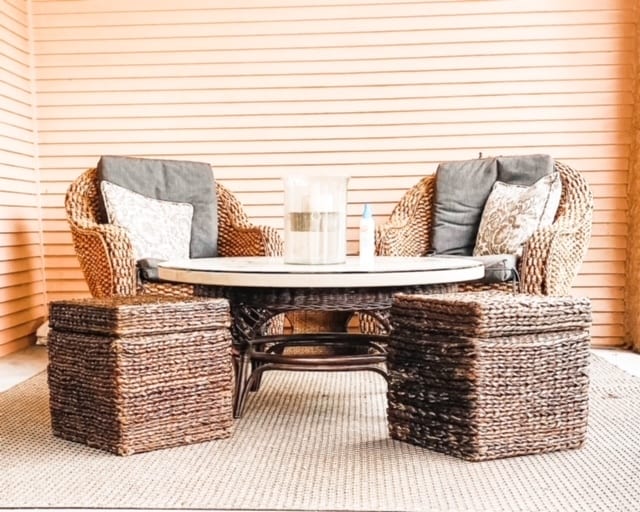 Front porch - 7605 Freret St Apartments