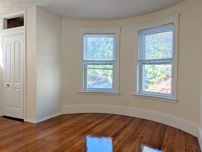 Building Photo - 14 Sanborn Ave