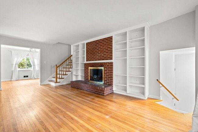 Building Photo - 3 Bed 2 Bath - Takoma Park Split Level - 1...