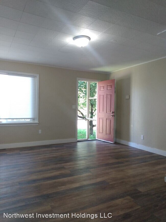 Foto del edificio - 2 br, 1 bath House - 17016 E Burnside Street