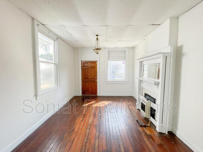 Building Photo - 2724 Amelia St