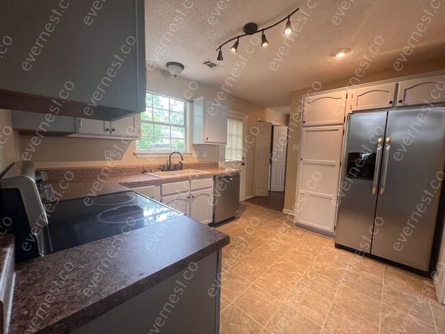 Building Photo - 26 Silverleaf Ct