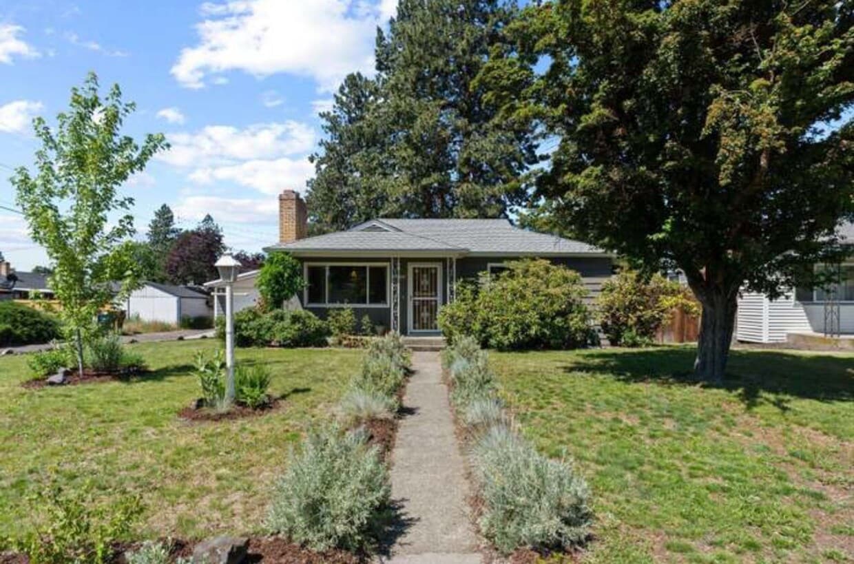 Primary Photo - 4 Bedroom 2 Bathroom Home for Rent