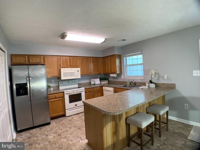Building Photo - 6101 Red Squirrel Pl