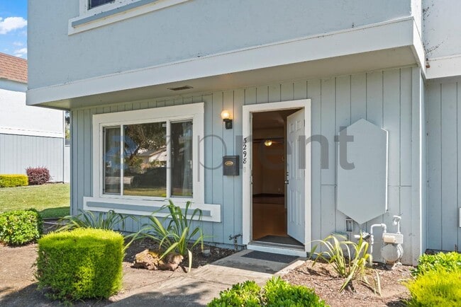 Building Photo - 3298 Cropley Ave