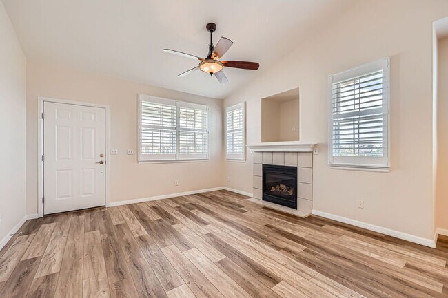 Foto del edificio - 1335 Villa Grove