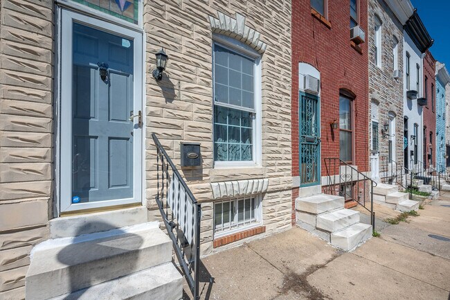 Building Photo - 14 S Decker Ave