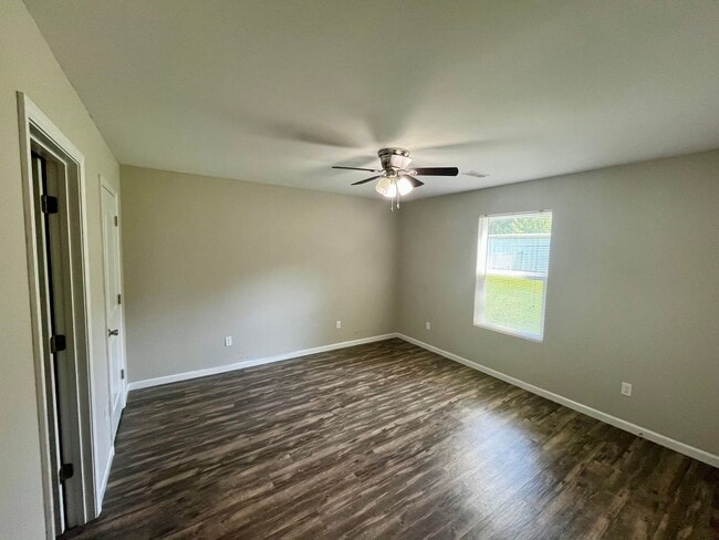 Foto del edificio - 3 Bed | 2 Bath | 1 Car Garage