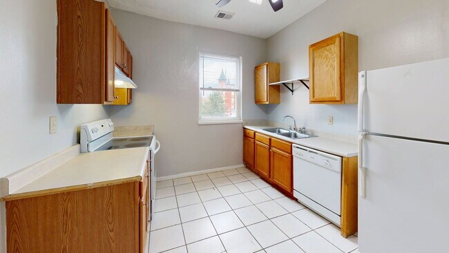 Foto del edificio - 2610 Woodburn Ave