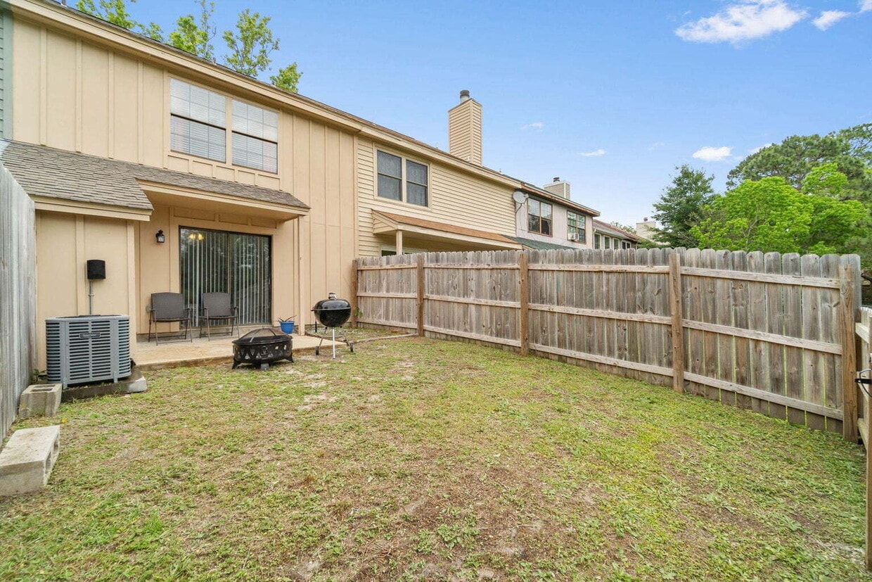 Building Photo - 216 Cloverdale Blvd