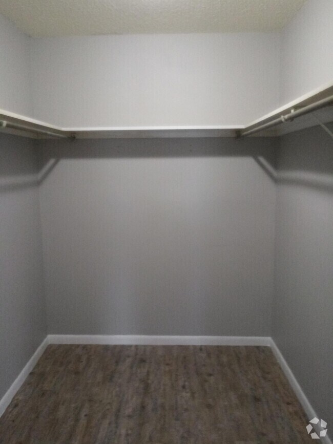 Baybridge Heights Gated Apartments for Rent Saint Petersburg, FL 1