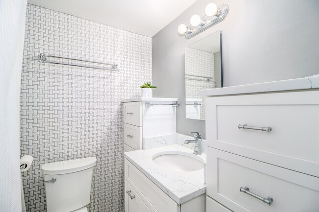 Foto del edificio - 5 Birch Ln