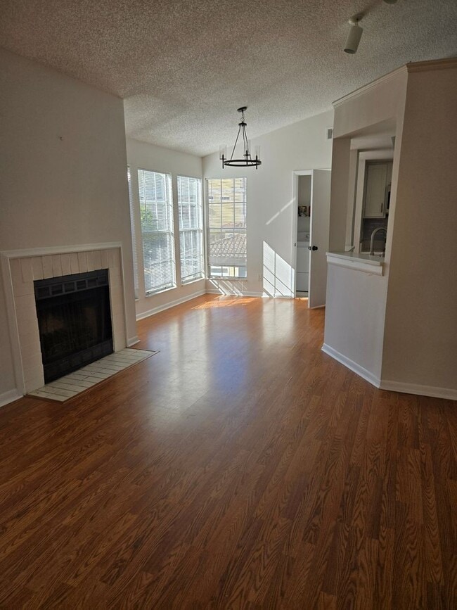 Building Photo - 670 Sandy Neck Ln